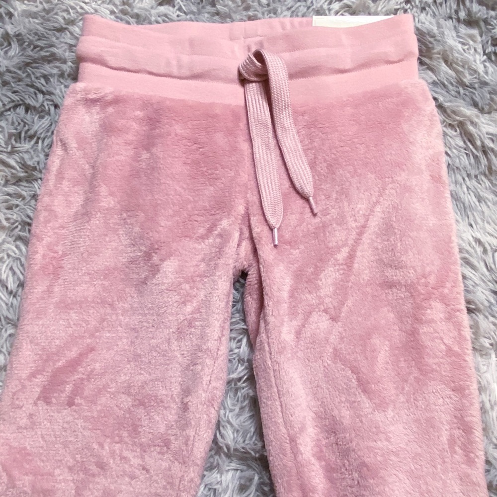 FLUFFY PANTS.